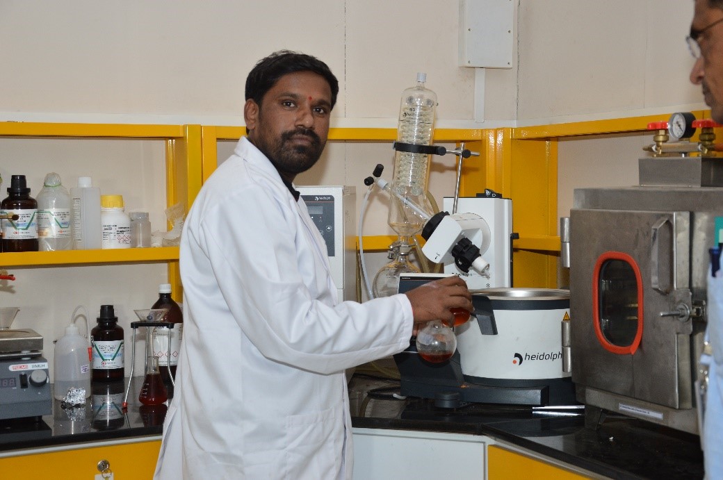 Rotary Evaporator with Vacuum Pump and Chiller